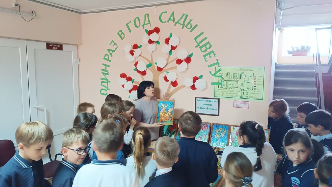 Выставка юношеского творчества "В стиле витраж"